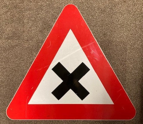 Verkeersbord; Let op: Gevaarlijk kruispunt
