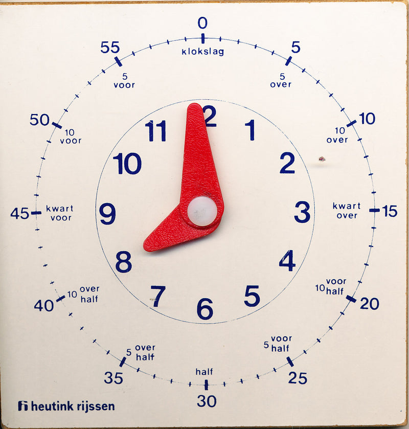 Klokje vierkant (hout) 12 en 24 uur met rode wijzers