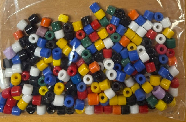 Zakje met circa 180 GLASKRALEN voor de kralenplank