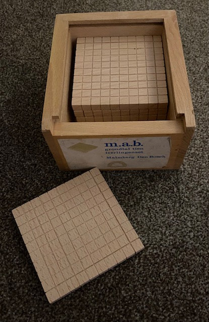 MAB 10 x 10 Houten plankjes in een houten kistje