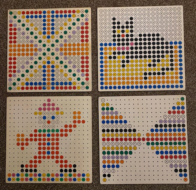 Kralenplank voorbeeld vierkant o.a. een clown 4 stuks (zie omschrijving)