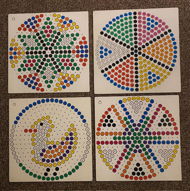 Kralenplank voorbeeld rond met o.a. een vogel 4 stuks (zie omschrijving)
