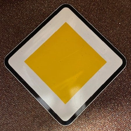 Verkeersbord Voorrangsweg